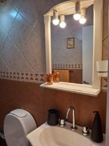 Ένα μπάνιο στο Confort con encanto en Santiago