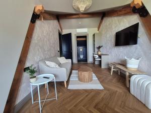 Μια τηλεόραση ή/και κέντρο ψυχαγωγίας στο Bed and Breakfast Zomerzicht