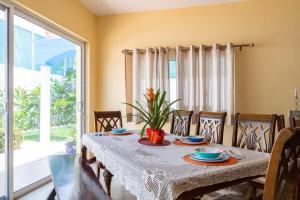 a dining room with a table and chairs and a window at Cheerful 4 Bedroom house with Swimming Pool in Mezcales