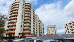 Bygningen som lejligheden ligger i + 6 billeder