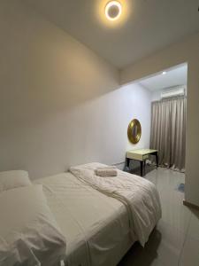 Postel nebo postele na pokoji v ubytování Sampoisgt Villa Homestay - Near Bangi Avenue, BACC, UKM, GMI, EVO, Bangi Gateway, KIPMall