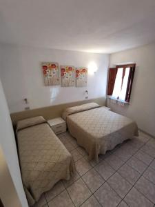 Postel nebo postele na pokoji v ubytování Camere la torre