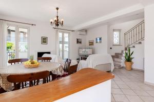 Kuchyň nebo kuchyňský kout v ubytování Villa Minerva Sperlongaresort