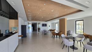 a living room with a table and chairs at A&G HOTEL in Vlorë