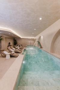 Bazén v ubytování Evexia boutique hotel & Spa nebo v jeho okolí