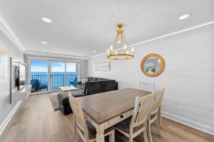 Μια τηλεόραση ή/και κέντρο ψυχαγωγίας στο Extraordinary Oceanfront Escape - Unit 1109