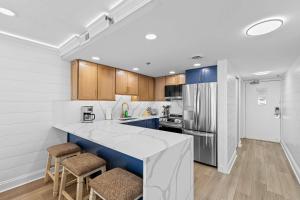 Η κουζίνα ή μικρή κουζίνα στο Extraordinary Oceanfront Escape - Unit 1109 +25 φωτογραφίες