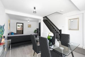Φωτογραφία από το άλμπουμ του Stylish 2 Bedroom Serviced House in Slough στο Σλάου