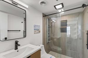 Koupelna v ubytování Ultra Luxe Oceanfront Escape - Incredible Views