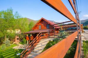 a house with a fence in front of it at Wolf's House in Gura Rîului