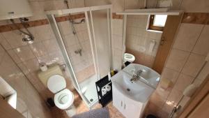 an overhead view of a bathroom with a toilet and a sink at Brne Family House in Postojna +63 photos
