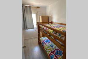 Posteľ alebo postele v izbe v ubytovaní Apartamento en el Puerto de Llança!
