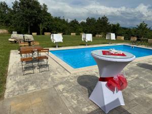 Bazén v ubytování Grad Inn Apartments & Resort nebo v jeho okolí