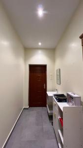 an empty kitchen with a stove and a door at استديو جديد in Hail