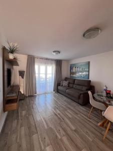 Μια τηλεόραση ή/και κέντρο ψυχαγωγίας στο Apartment Port Royal Exclusive Home