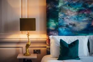 Rúm í herbergi á Bellinter House Hotel & Spa