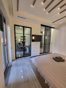 a bedroom with a large bed and large windows at Luxury Residence in Mirabad Avenue in Toshkent-Passajir Bekati
