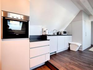 A kitchen or kitchenette at Modern and cozy studio in a former coach house