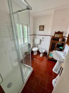 Ένα μπάνιο στο Casa de Aldeia