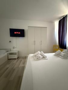 Posteľ alebo postele v izbe v ubytovaní Sesar Apartments Krk - No. 3 Cvita