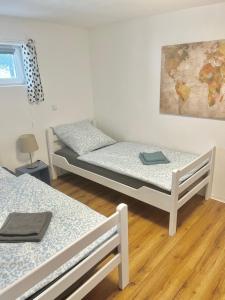 Ένα ή περισσότερα κρεβάτια σε δωμάτιο στο Ferienhaus Königshofen
