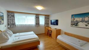 Giường trong phòng chung tại Haus Lienbacher