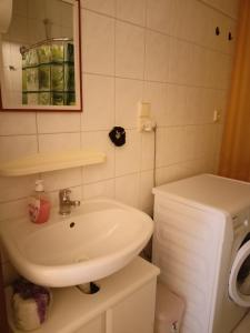 Koupelna v ubytování Apartmány Merkel + 15 fotografií