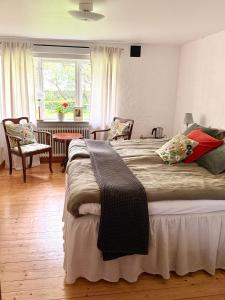 Postel nebo postele na pokoji v ubytování Rävåkra B&B Österlen