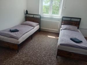 Postel nebo postele na pokoji v ubytování KEMP a stanování na faře