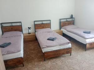 Postel nebo postele na pokoji v ubytování KEMP a stanování na faře