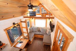 Istumisnurk majutusasutuses WeeCasa Tiny Home Resort