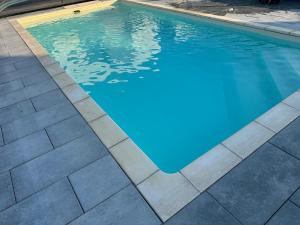 a swimming pool with blue water at Ferienhaus in Seenähe in Mengen