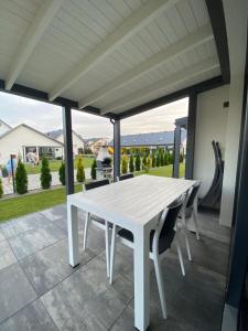 a white table and chairs on a patio at Sorella House in Sianozety