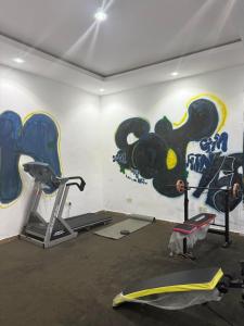 Fitness centrum a/nebo fitness zařízení v ubytování KT And Sons Ltd