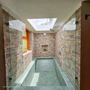 a bathroom with a bath tub and a skylight at Ecohotel Buenavista in Villa de Leyva