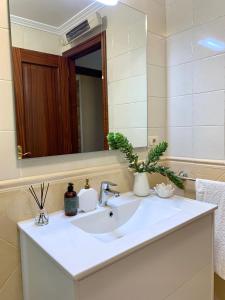 a bathroom with a sink and a mirror at Betalia II in Caldas de Reis