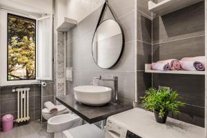 Ένα μπάνιο στο Bright apartment near Milan and Linate AC +25 φωτογραφίες