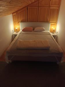 A bed or beds in a room at Apartman u potkrovlju