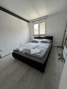 A bed or beds in a room at Korona Apartman Balatonboglár