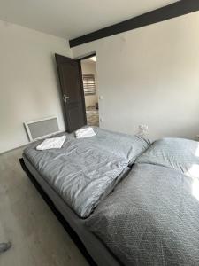 A bed or beds in a room at Korona Apartman Balatonboglár