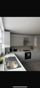 Η κουζίνα ή μικρή κουζίνα στο Home in Leeds +13 φωτογραφίες