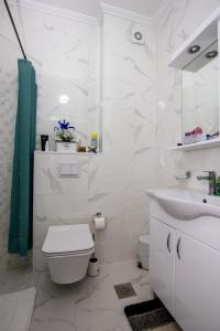 Ένα μπάνιο στο Apartment Numa - Ulcinj