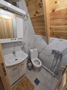 Ένα μπάνιο στο Old Story Chalets