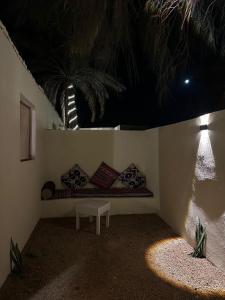 a room with a bench in a wall at Nada house in Dahab