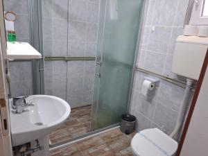 Baðherbergi á Apartment Kiril