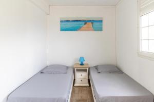 Postel nebo postele na pokoji v ubytování Appartement des 5 Trésors - piscine et vue panoramique + 15 fotografií