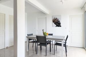 Fotografie z fotogalerie ubytování Appartement des 5 Trésors - piscine et vue panoramique v destinaci Case-Pilote