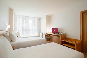 A bed or beds in a room at Exe Area Central