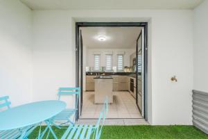 a kitchen with blue chairs and a table at Madison House Disneyland Paris - 8 pers - 4 Ch - 10 min in Chessy