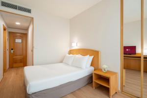 A bed or beds in a room at Exe Area Central